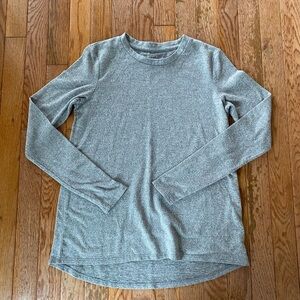 Gray heathered long sleeve shirt